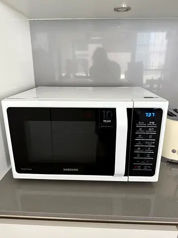 Samsung Solo Microwave 23L - White, Good Condition