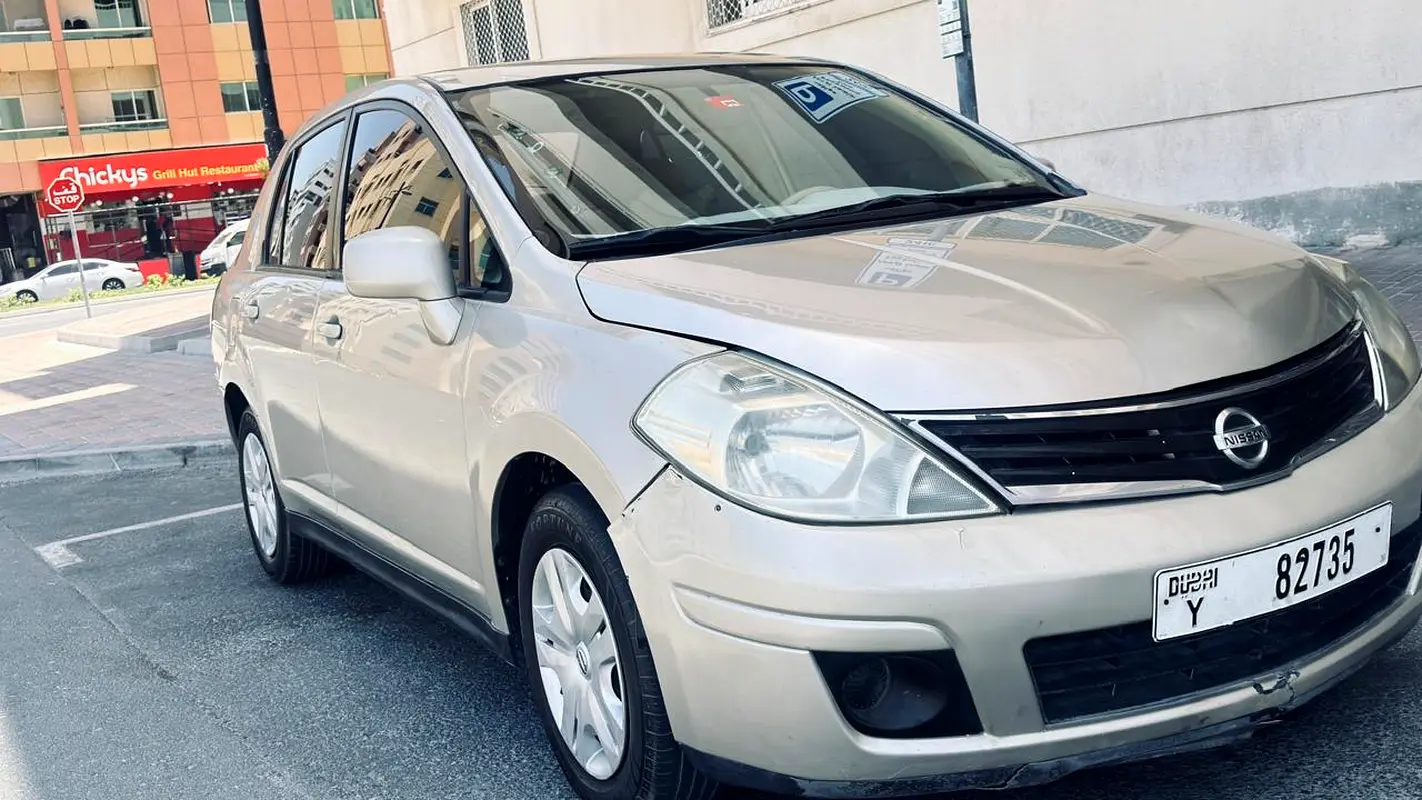 Nissan Tiida 2012 — photo 1 of 13