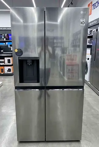 LG side by side frige , with water dispancer and ice maker system, neat and clean , same like a new
