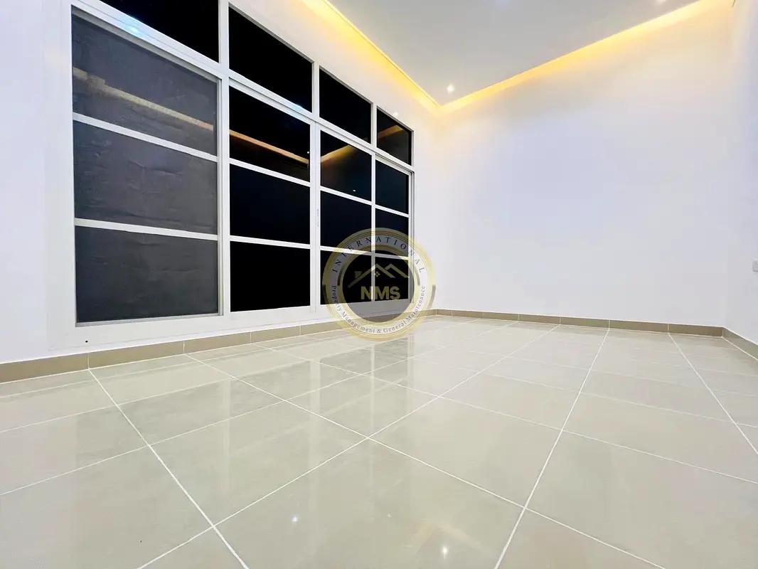 Prime Location/ Ready To Move/ Tawtheeq Available/Free Bills