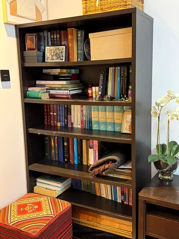 Wooden bookcase with 6 levels