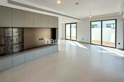 Vacant | Corner Plot | Upgraded
