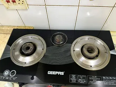 Geepas 3-Burner Gas Hob Cooktop - Glass Top, Used