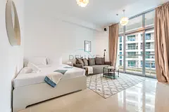 Studio Steps from JBR Beach and Marina Walk, Conveniently located near Ain Dubai, Dec Towers T2, Dub