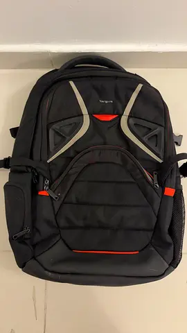 Targus black laptop backpack — good condition 25 aed only