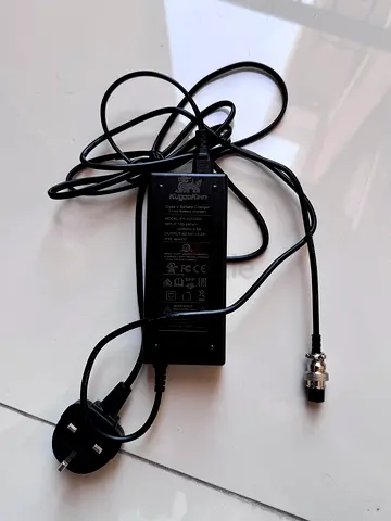E scooter Charger / power adapter