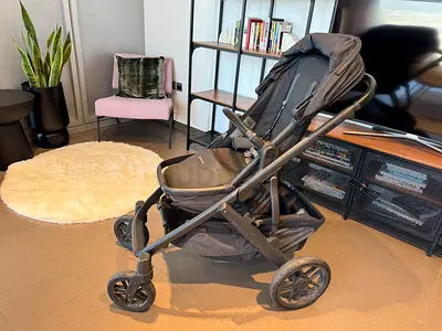 Uppababy Vista 2 Stroller. Well-kept all-terrain stroller, reversible seat and large storage basket
