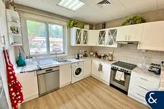 Fully Upgraded | 1 Bedroom | Corner Unit