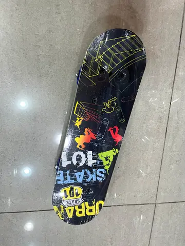 Complete Skateboard with Graphic Deck for kids - Good Condition