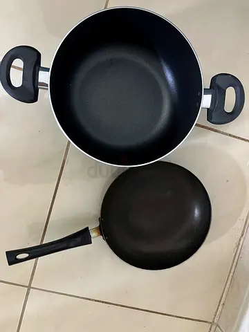 Non-stick frying pan and deep pot set
