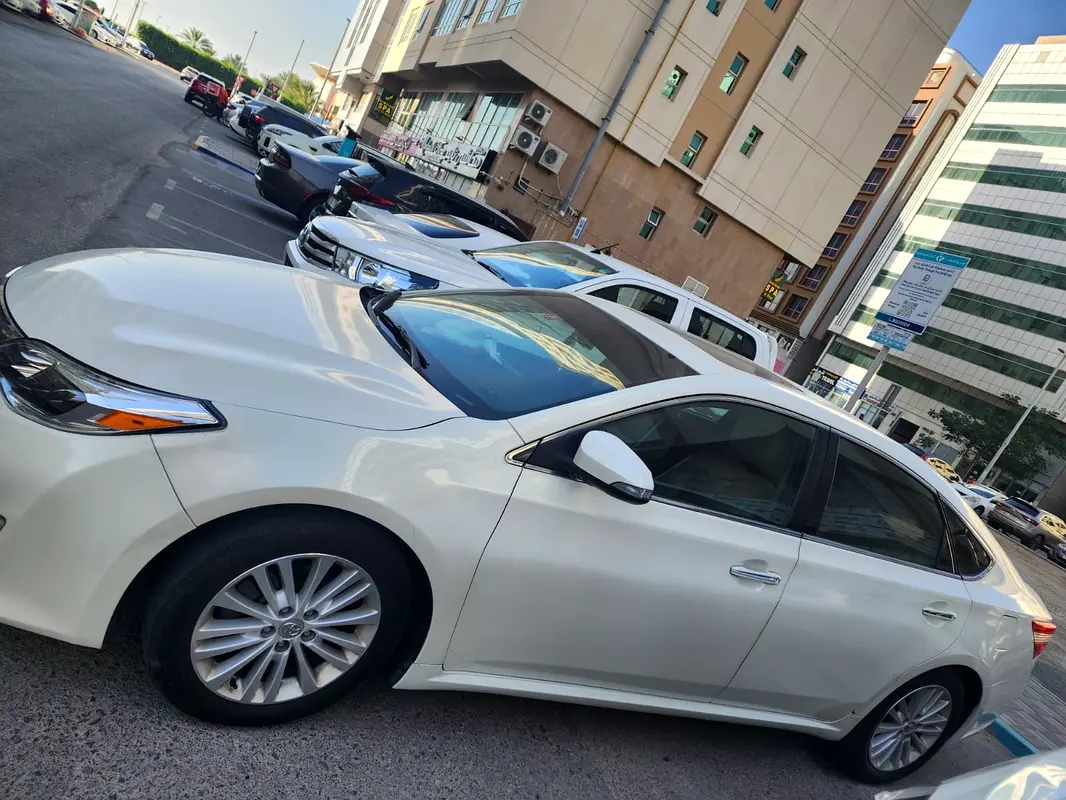 Toyota Avalon 2014 — photo 1 of 9