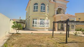 VILLA WITH SPACIOUS GARDEN AND EXTENSION BLOCK