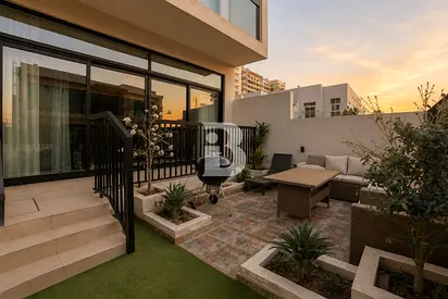 Corner | Furnished | Private Garden