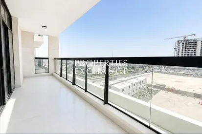 Balcony & Community Facilities | Prime Location | Stunning Views