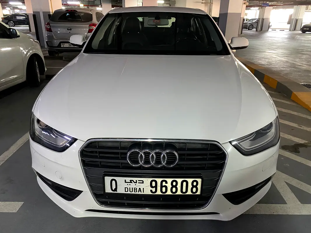 Audi A4 2014 — photo 1 of 8