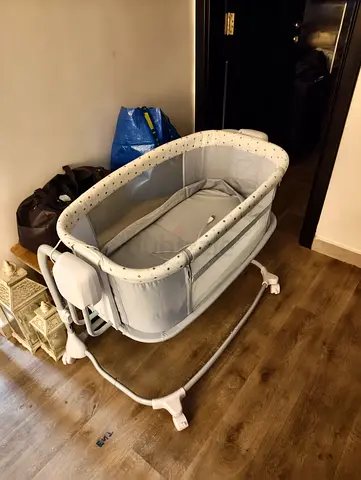 Baby Bassinet Co-Sleeper — Adjustable Height, Wheels, Excellent Condition