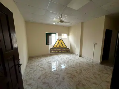 غرفه وصاله / مساحه كبيره / سعر مميز / ع الطريق الرئيسي /