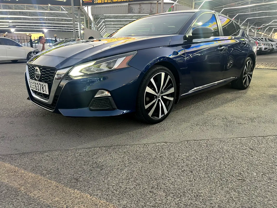 Nissan Altima 2019 — photo 1 of 17