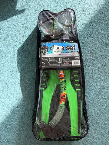 Diving set, never used