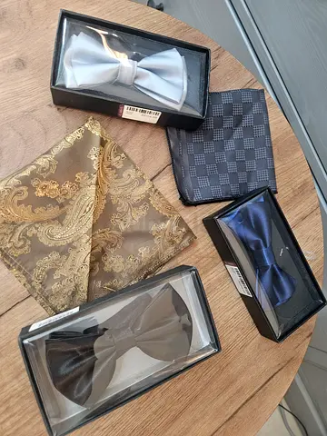Set of mens bow ties and pocket squares - new in box, assorted colors