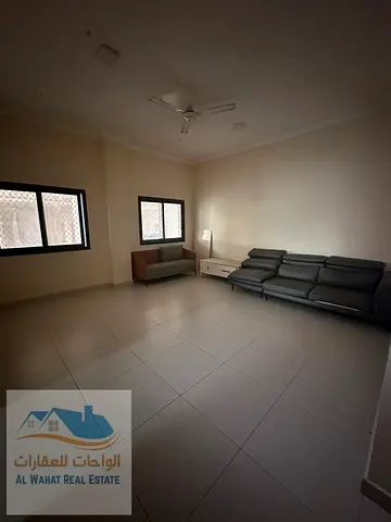 غرفة وصالة للإيجار السنوي – الروضة 2 ✨🏡  🔹 موقع مميز قريب من جميع الخدمات 🔹 شقة نظيفة ومساحات واسعة 🔹 مناسبة للعائلات 🔹 سهولة الدخول والخروج إلى