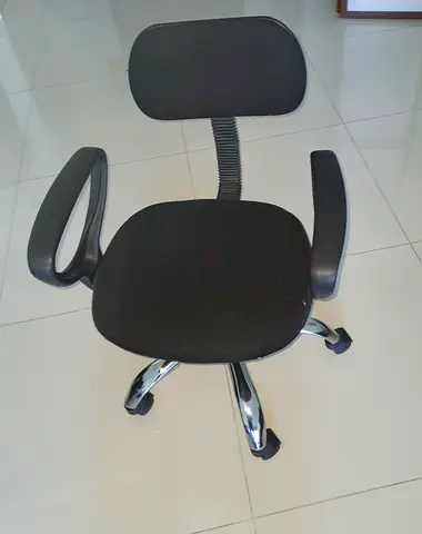 Basic black office chair with armrests and casters