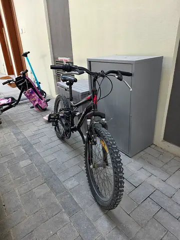 Used Mountain Bike with Front Suspension — Good Condition