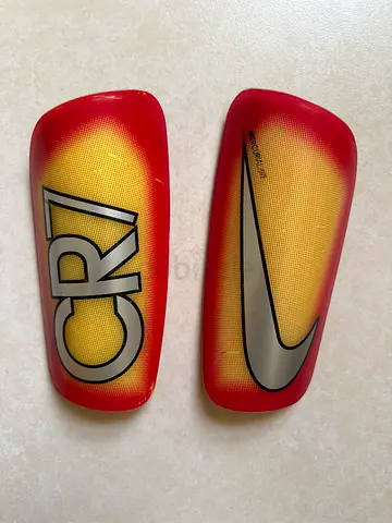 Nike Mercurial Lite CR7 Football Shin Guards
