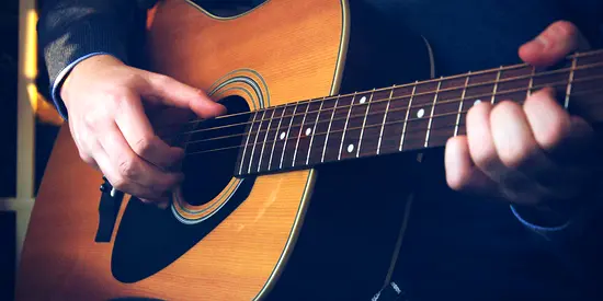 🎸 Private At Home Acoustic  Classical Guitar Lessons in Dubai 🎸