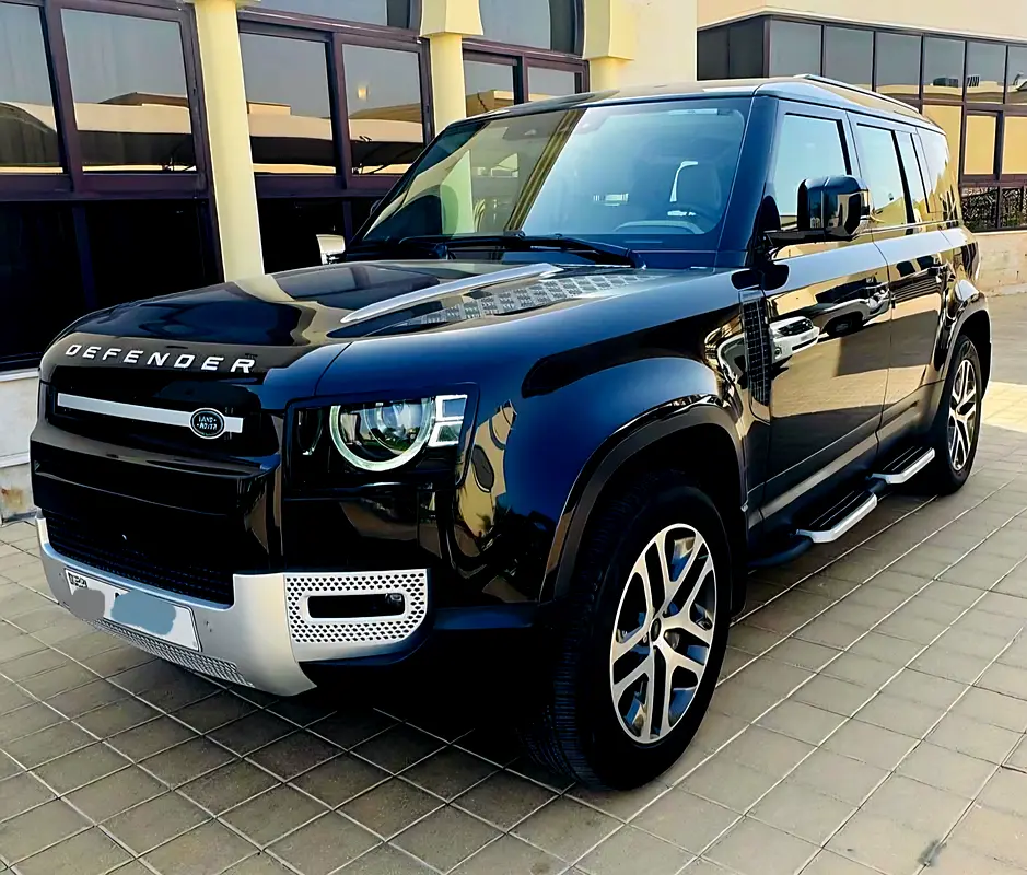Land Rover Defender 2023 — photo 1 of 11