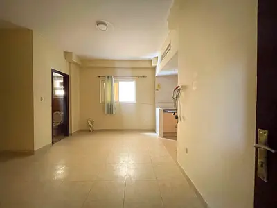 Spacious studio apartment available in Mujarah Park central ac end gas family building