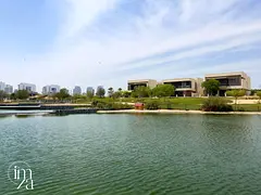 FAMILY FRIENDLY / COMMUNITY LIVING / CORNER UNIT