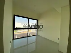 FURNISHED 3 BEDS | R2MB LAYOUT | READY TO MOVE