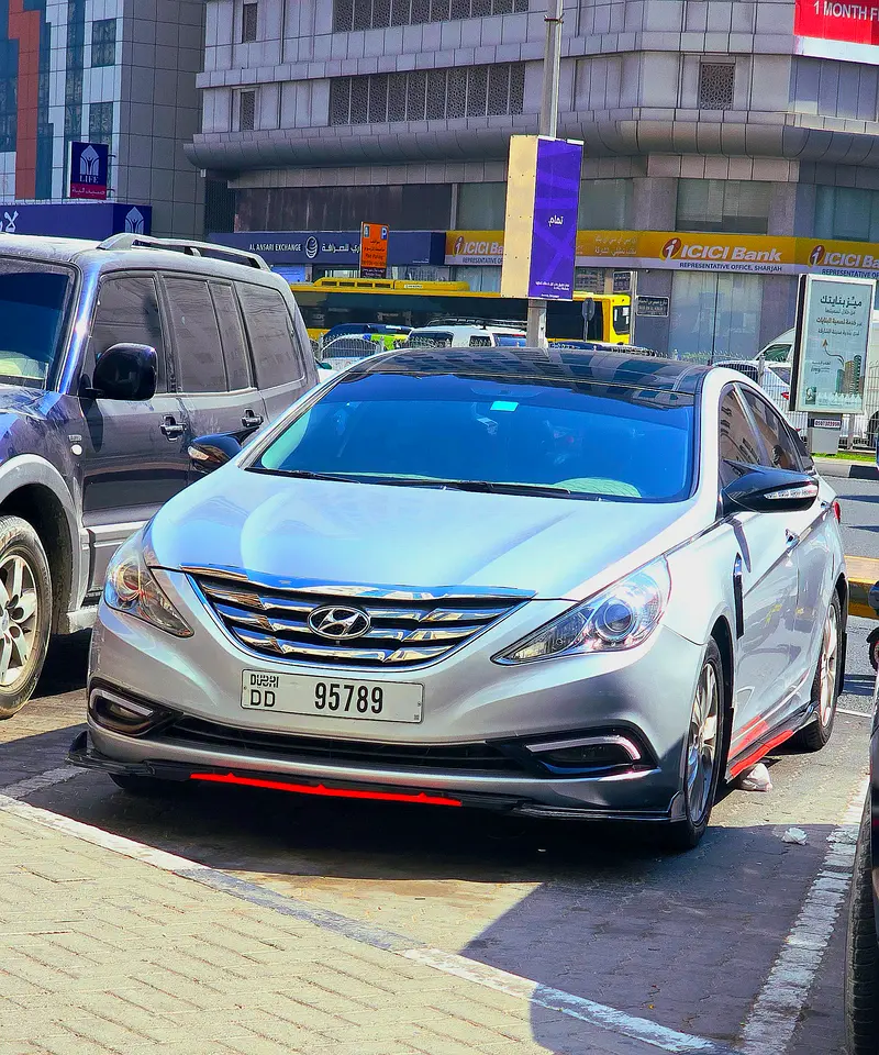 Hyundai Sonata 2012 — photo 1 of 11