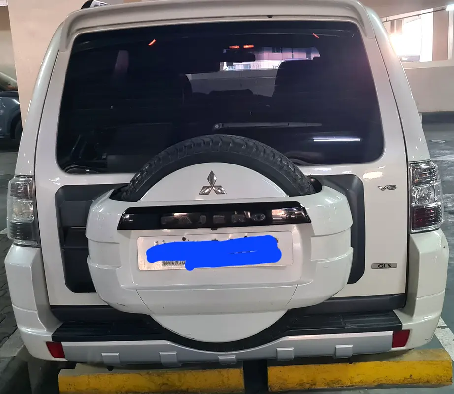 Mitsubishi Pajero 2012 — photo 1 of 9
