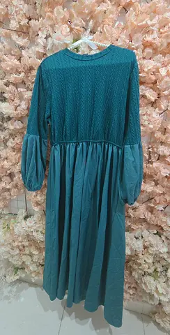 Long Teal A-line Dress with Textured Bodice and Balloon Sleeves - Good Condition