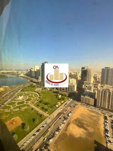 ثلاث غرف وصاله للبيع مع باركن منطقه المجاز ( الواجهه المائيه )