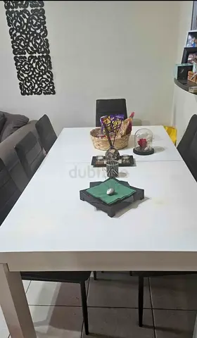 Dining table extendable