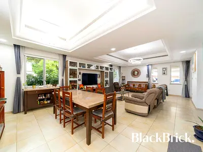 Exclusive Townhouse | End Unit - Owner Occupied