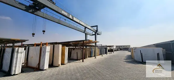 أرض صناعية وتجارية للبيع في الصجعة تملك حر لكل الجنسيات