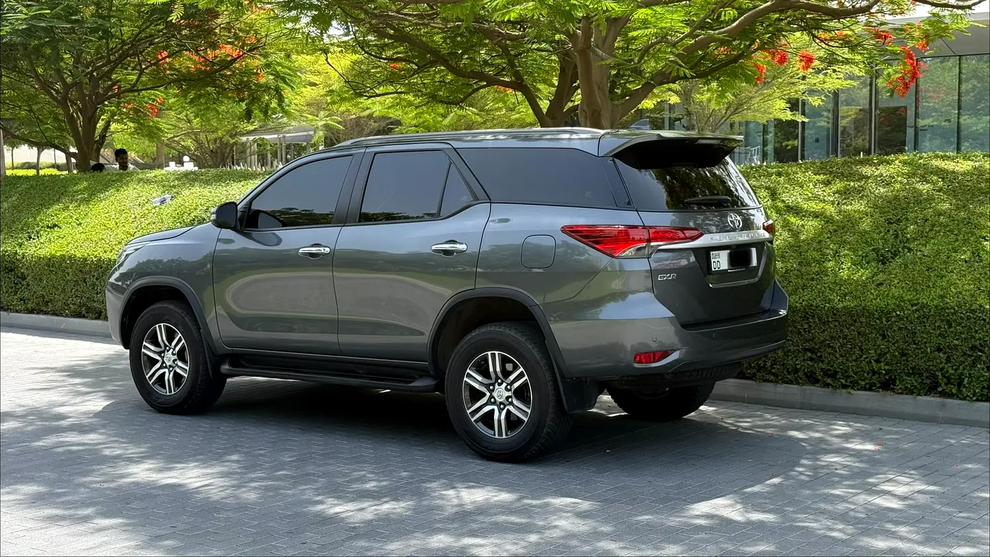 Toyota Fortuner 2025 — photo 1 of 6