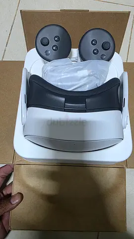 Meta quest 3s 256gb  VR headset with two controllers — good condition like brand new just open seal