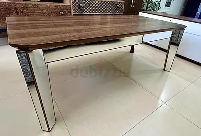 Modern mirrored coffee table with wood-effect top - good condition, bought it for more than 500 AED