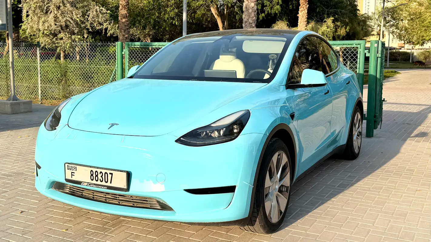Tesla Model Y 2024 — photo 1 of 5