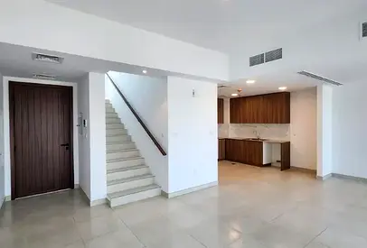 Beautiful Family Townhouse with Maid Room in Shams