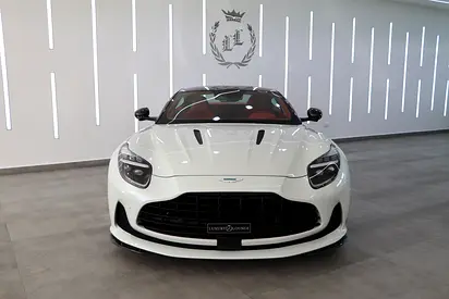 2024 Aston Martin DB12 照片 2