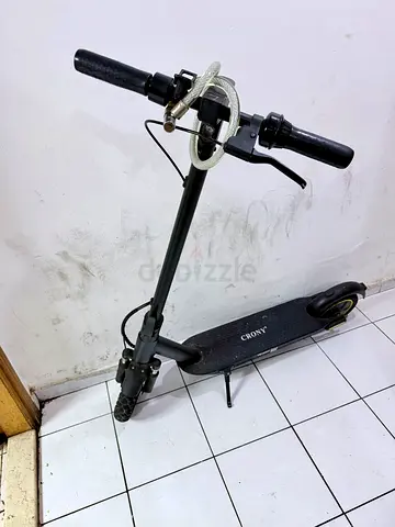 CRONY Electric Scooter in good condition with all accessories