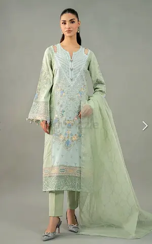Maria B Luxury Pret Embroidered Lawn Suit with Dupatta - Size M - NEW with tag