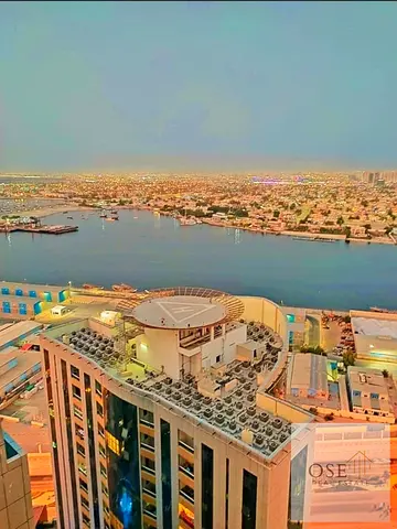 بنتهاوس ستوديو للإيجار في أبراج أورينت بإطلالة كاملة على الخور، مساحة 845 قدم، شامل الفواتير والباركينج، بسعر مميز 3400 درهم