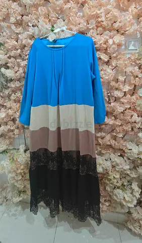 Teal  Beige Colorblock Maxi Dress with Lace Hem - Size Not Specified